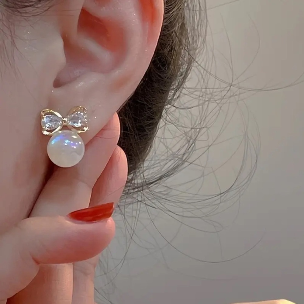 NEW! Elegant Gold and White Bow Earrings. Christmas Earrings. A5-172